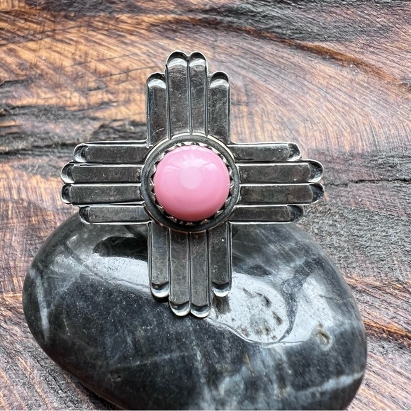 Hand Crafted Jewelry - 925 Sterling Silver & Pink Conch Zia Ring Size 7 • Southwestern •